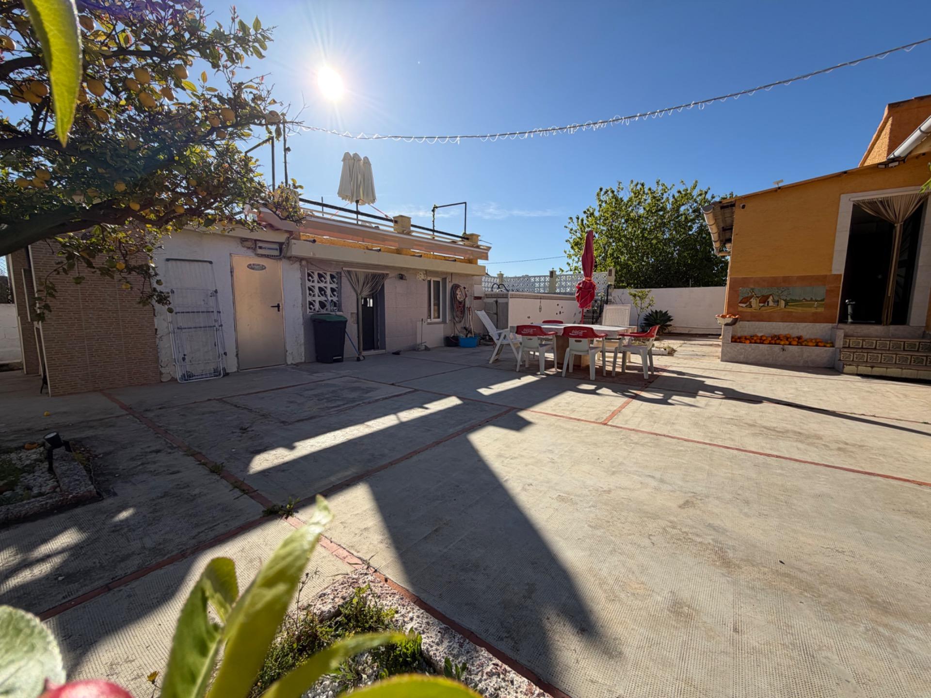 Villa te koop in Lliria
