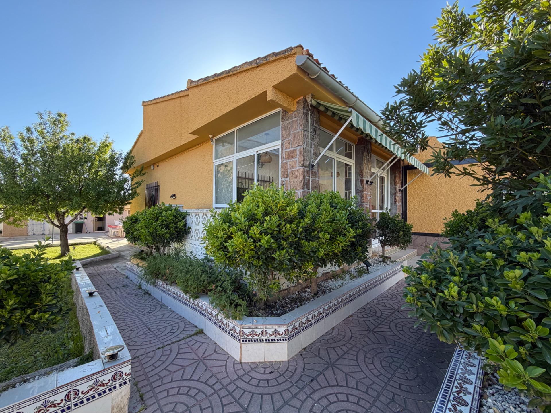 Villa te koop in Lliria