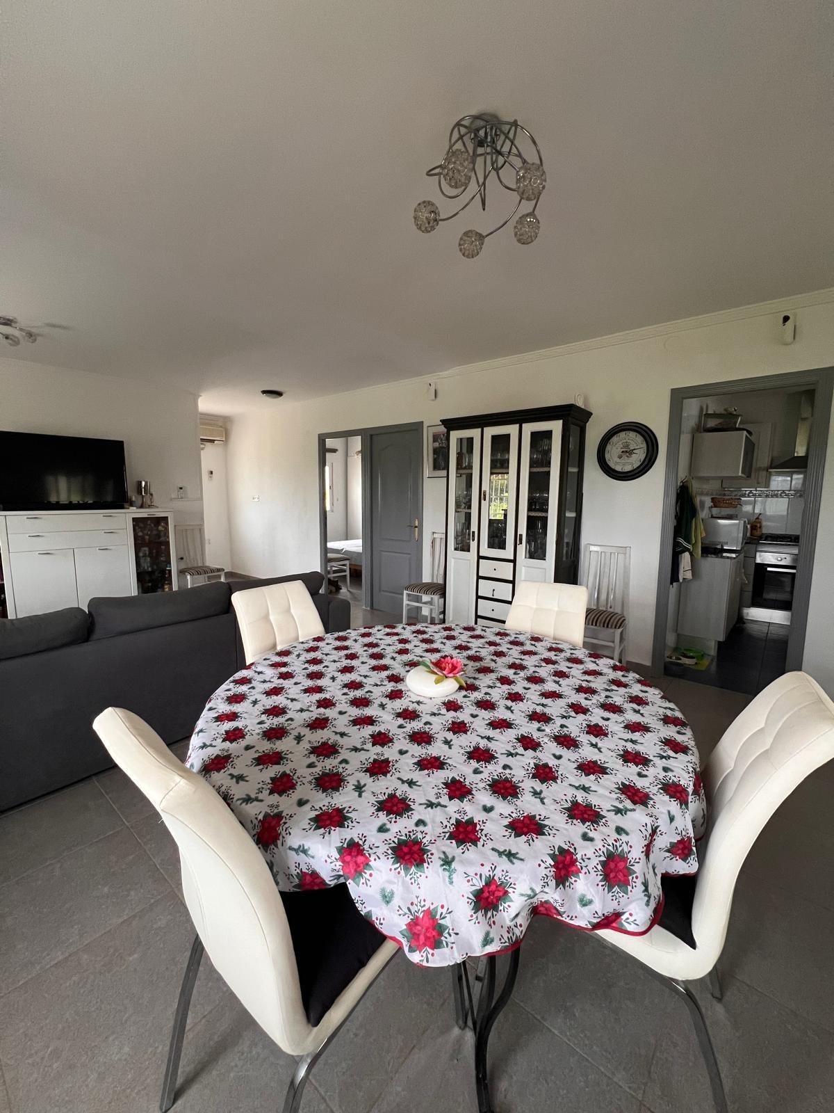 Gerenoveerde villa met bergpanorama en gastenverblijf in Llíria