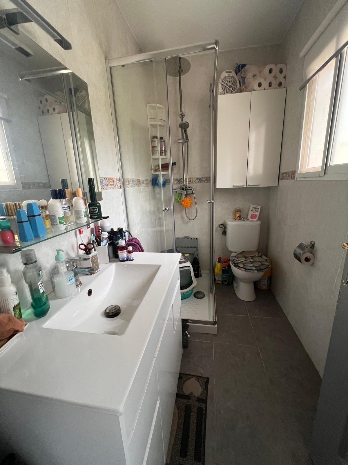 Gerenoveerde villa met bergpanorama en gastenverblijf in Llíria