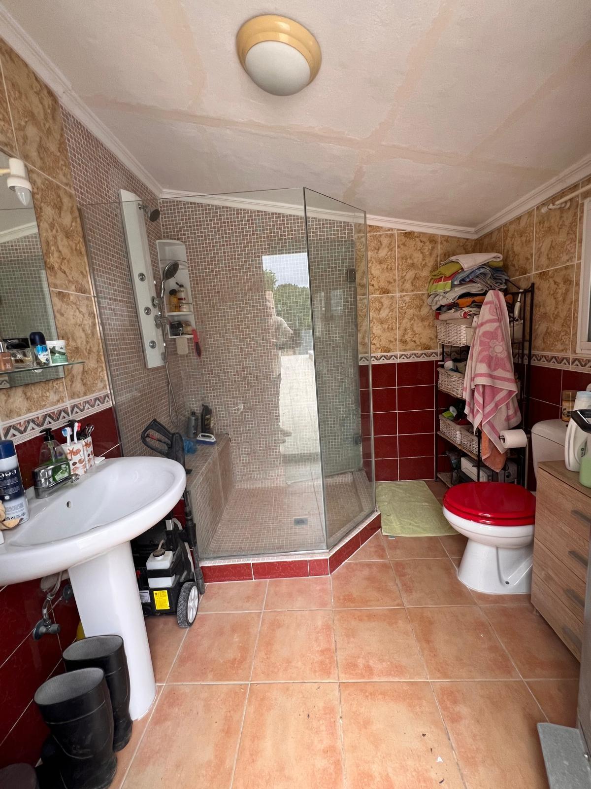 Gerenoveerde villa met bergpanorama en gastenverblijf in Llíria