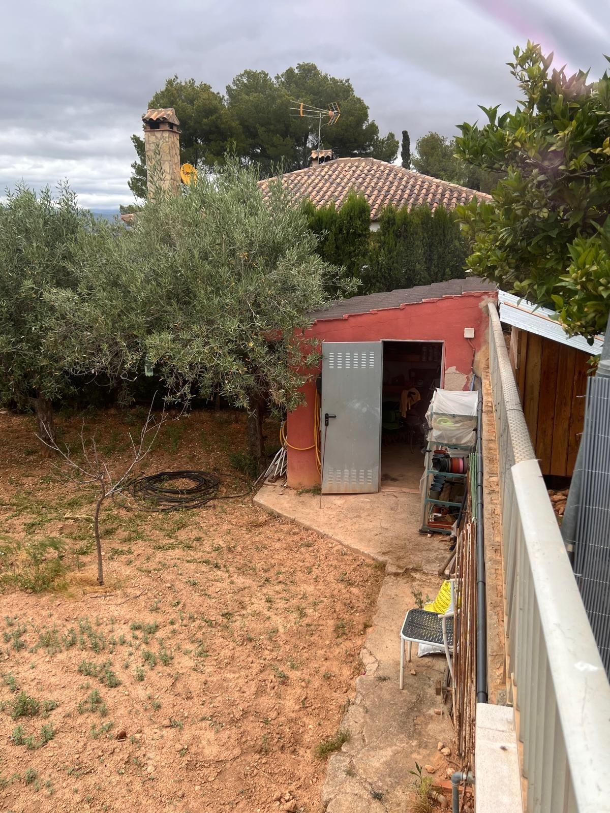 Gerenoveerde villa met bergpanorama en gastenverblijf in Llíria