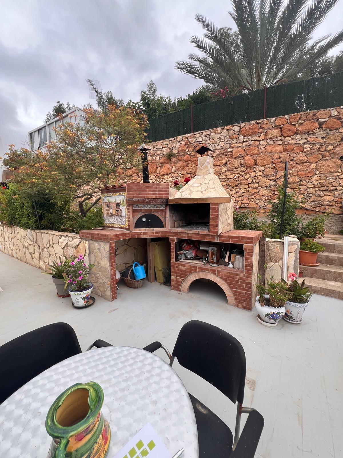 Gerenoveerde villa met bergpanorama en gastenverblijf in Llíria