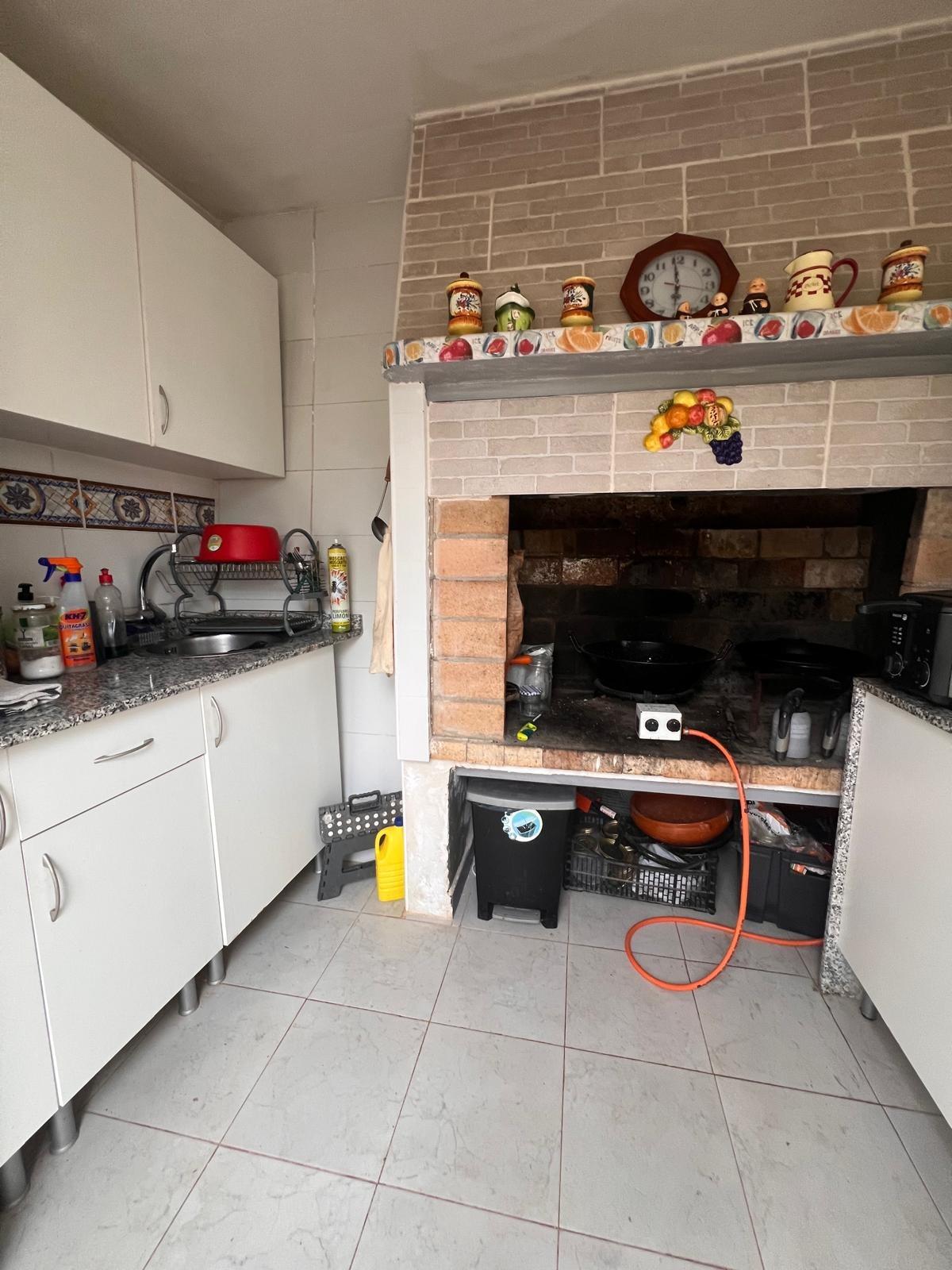 Gerenoveerde villa met bergpanorama en gastenverblijf in Llíria