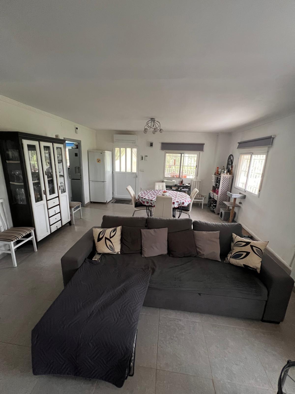 Gerenoveerde villa met bergpanorama en gastenverblijf in Llíria