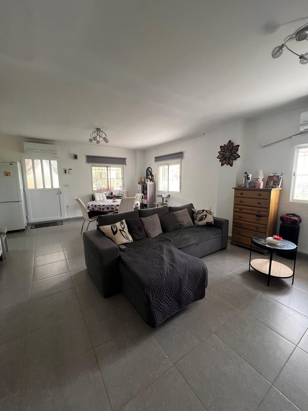 Gerenoveerde villa met bergpanorama en gastenverblijf in Llíria