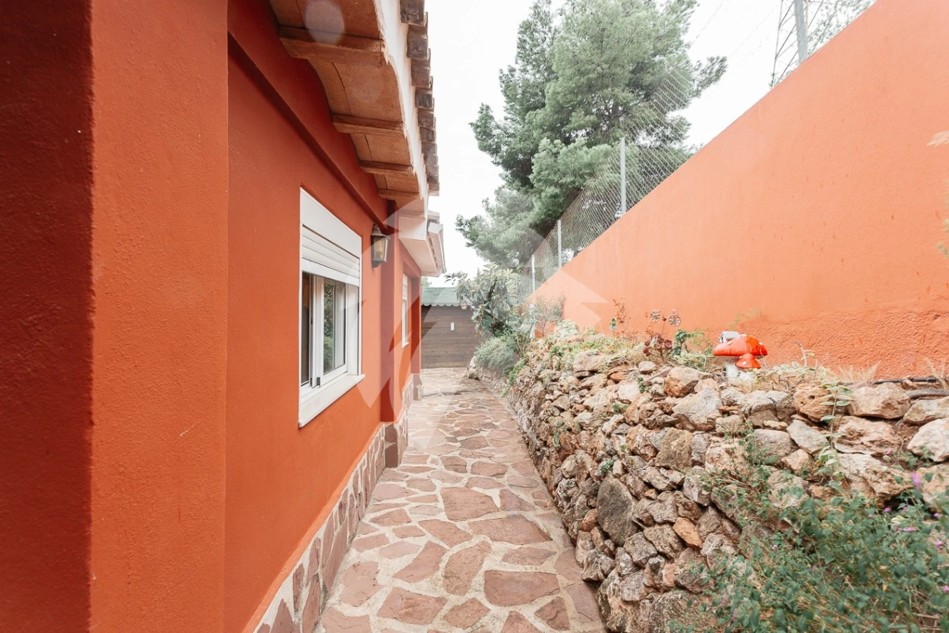 Spectaculaire vrijstaande villa met zwembad en bergzicht in Sagunto – Los Monasterios
