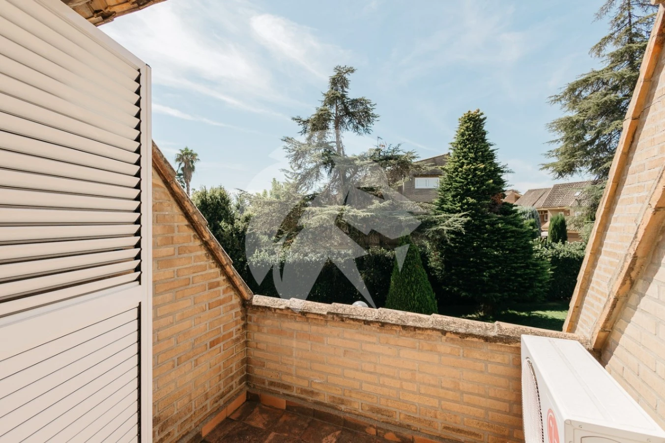 Ruim herenhuis met tuin en gemeenschappelijk zwembad in Godella