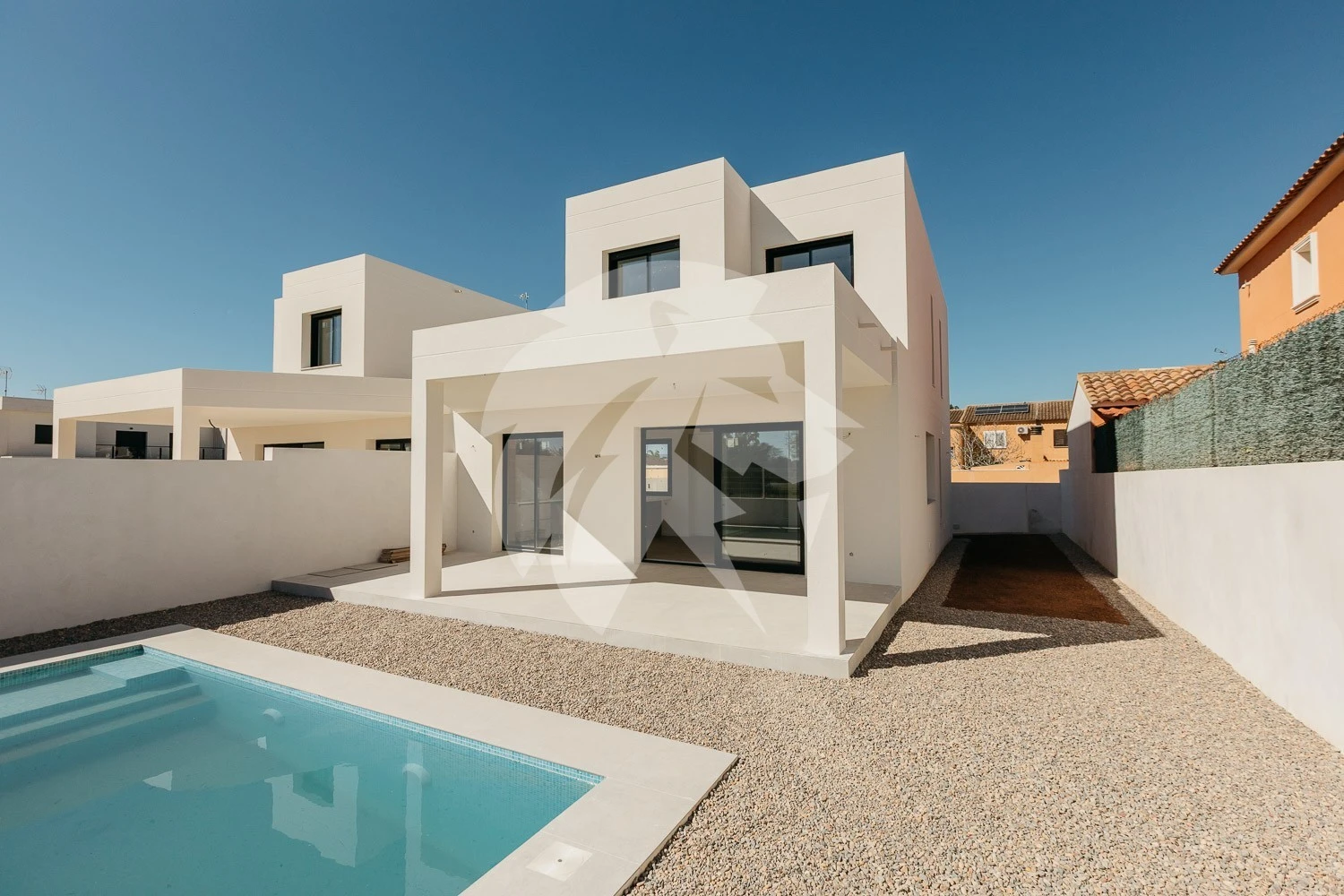 Gloednieuwe halfvrijstaande villa met privé zwembad in La Pobla de Vallbona