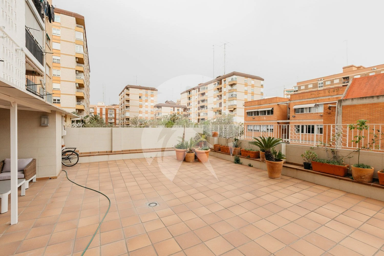 Ruim appartement met zuidoriëntatie in Extramurs – Valencia