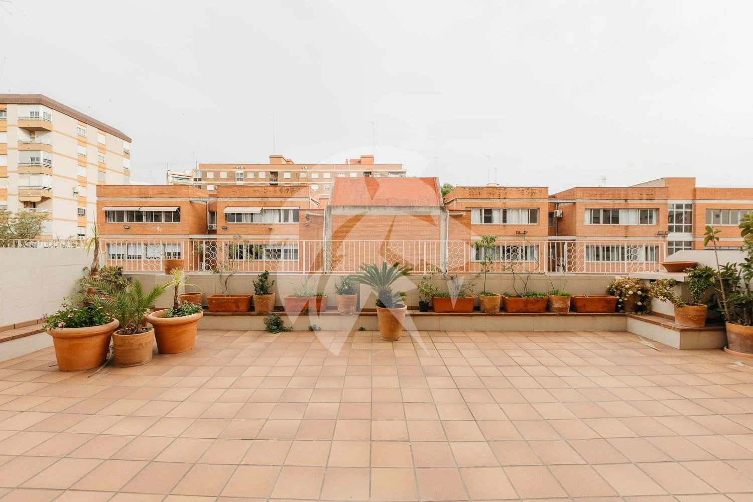 Ruim appartement met zuidoriëntatie in Extramurs – Valencia