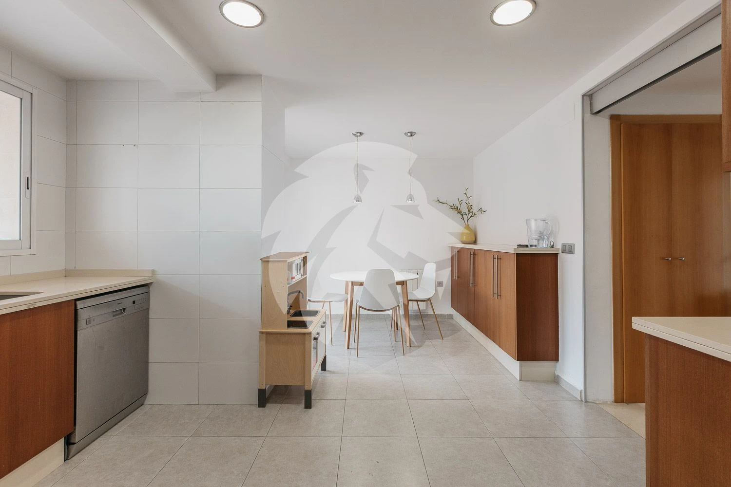 Ruim appartement met zuidoriëntatie in Extramurs – Valencia
