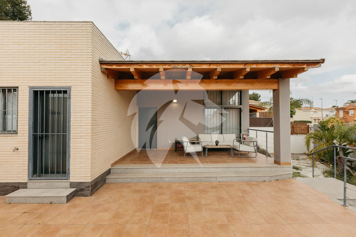 Vrijstaande villa met garage in La Pobla de Vallbona