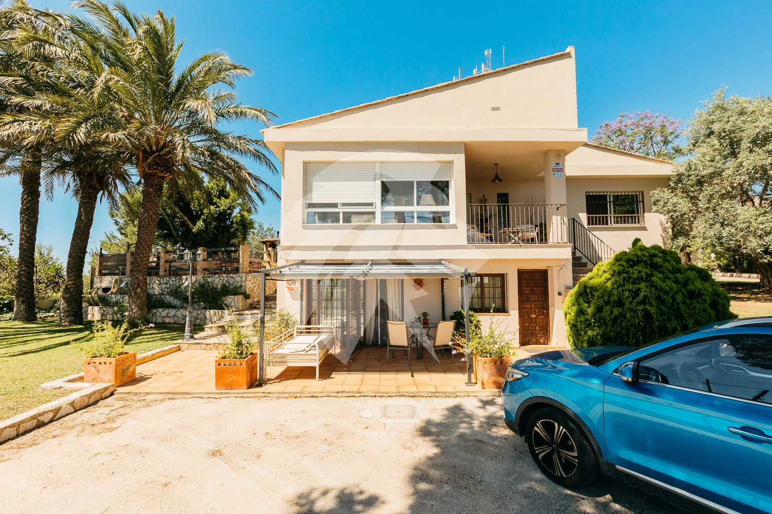Luxe vrijstaande villa met gastenverblijf en vrij uitzicht in Alberic