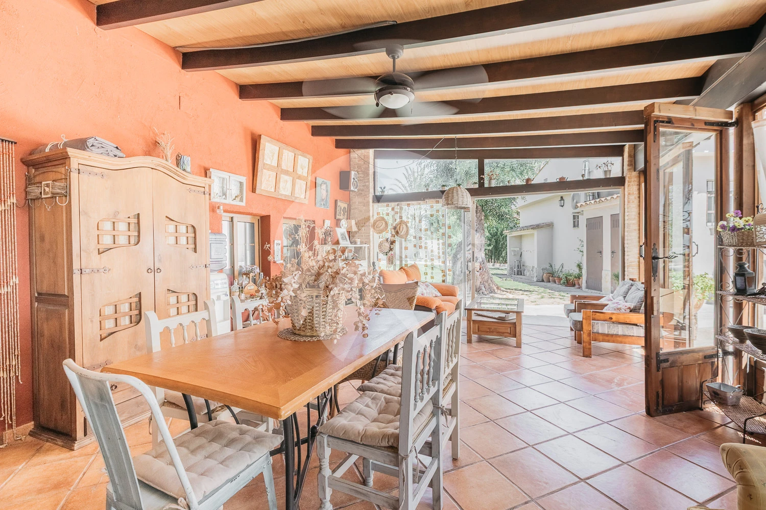 Luxe vrijstaande villa met gastenverblijf en vrij uitzicht in Alberic