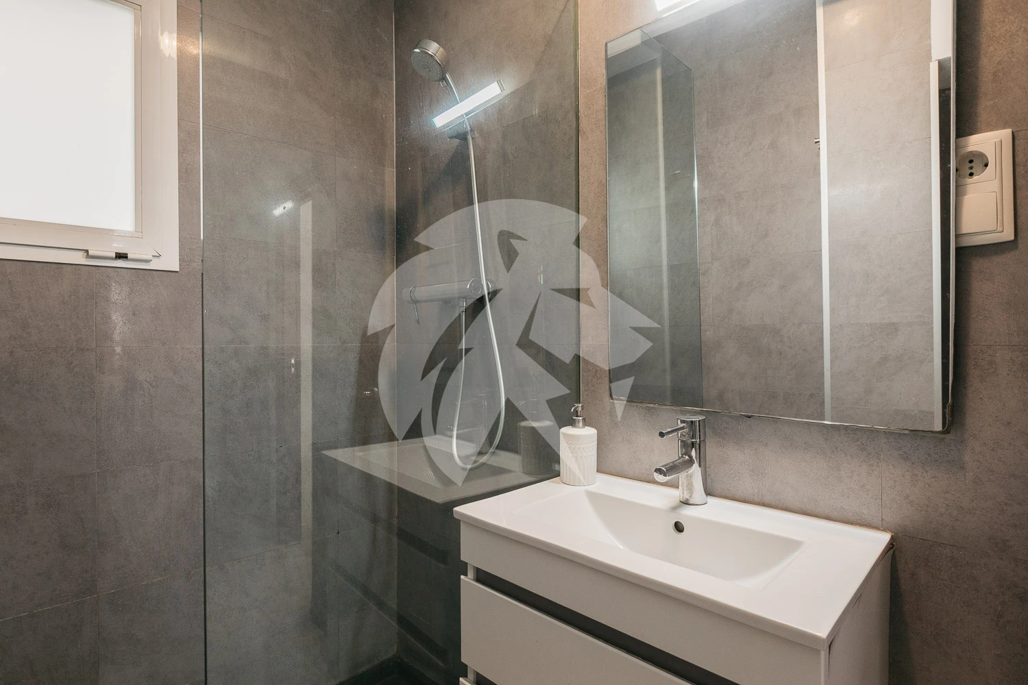 Authentiek appartement met balkon en terras in centrum Valencia