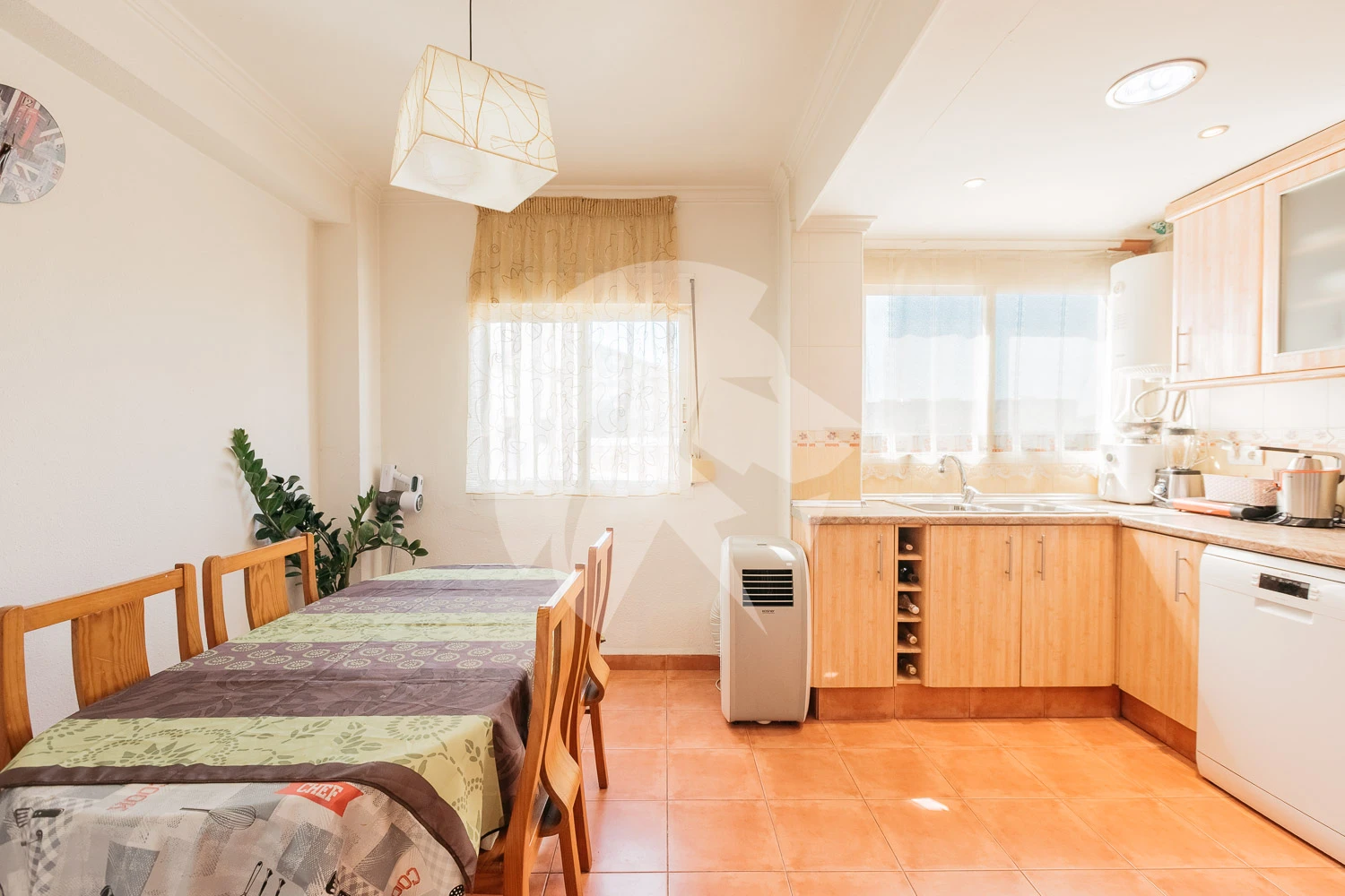 Licht driekamerappartement met balkon in Valencia – Patraix