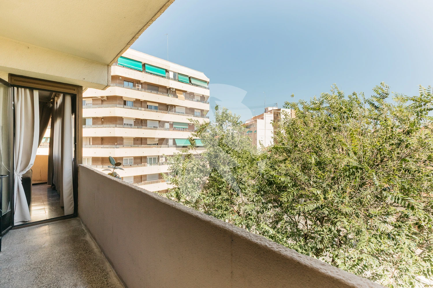 Ruim appartement met twee balkons in Valencia – Campanar