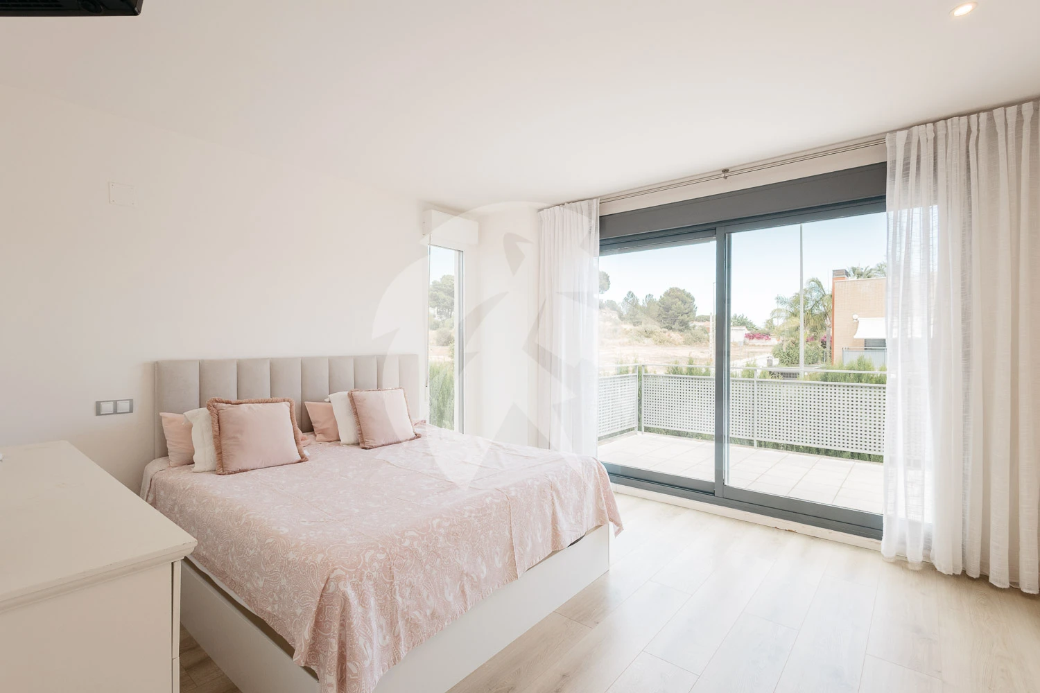 Ruime geschakelde woning met gemeenschappelijk zwembad in Pobla de Vallbona