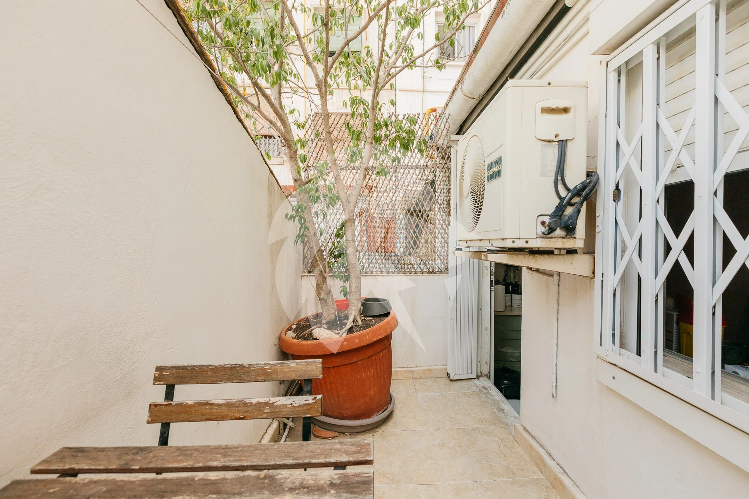 Appartement met terras te koop in Valencia – L’Olivereta