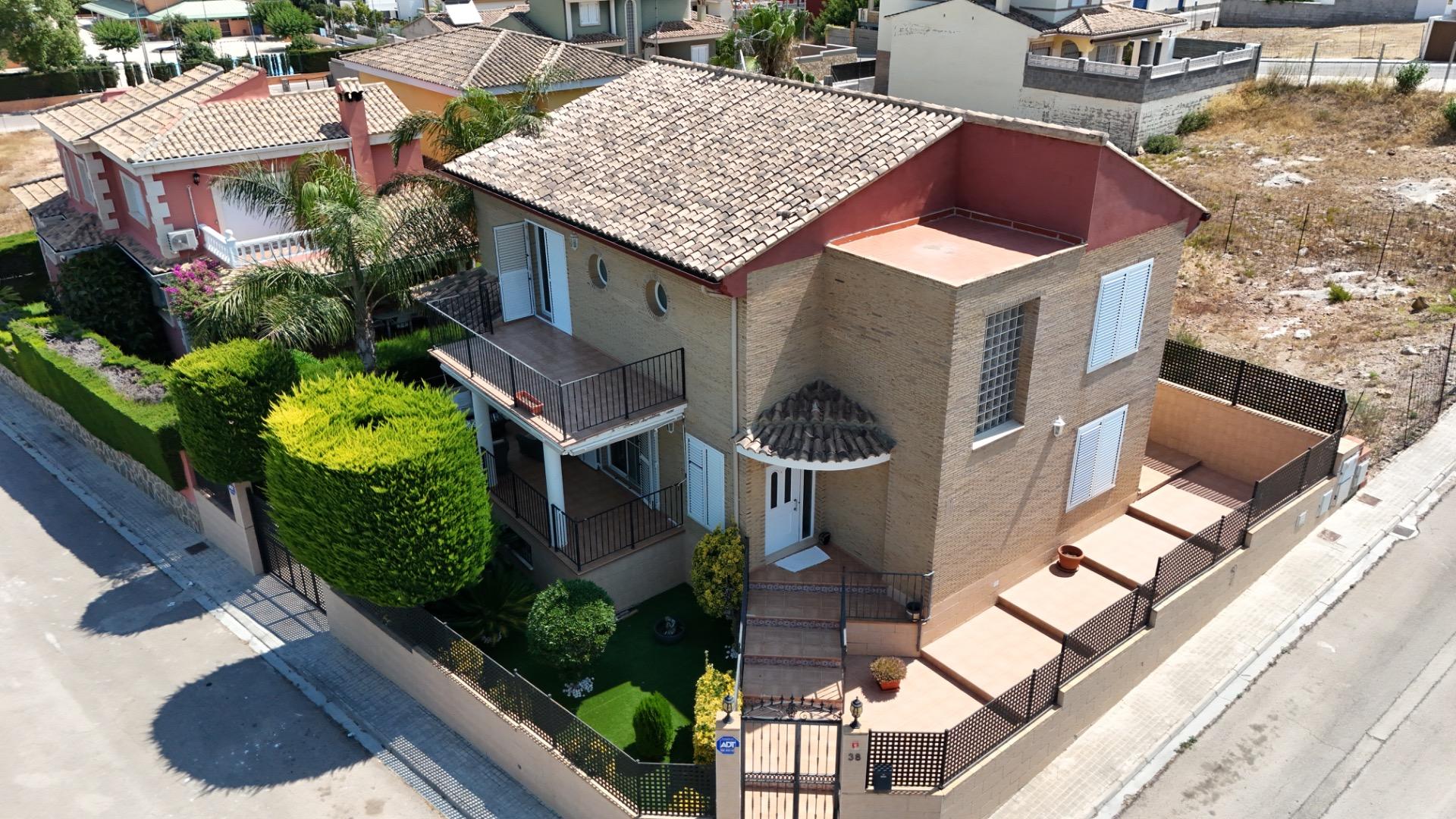 Villa te koop in Riba – Roja de Turia