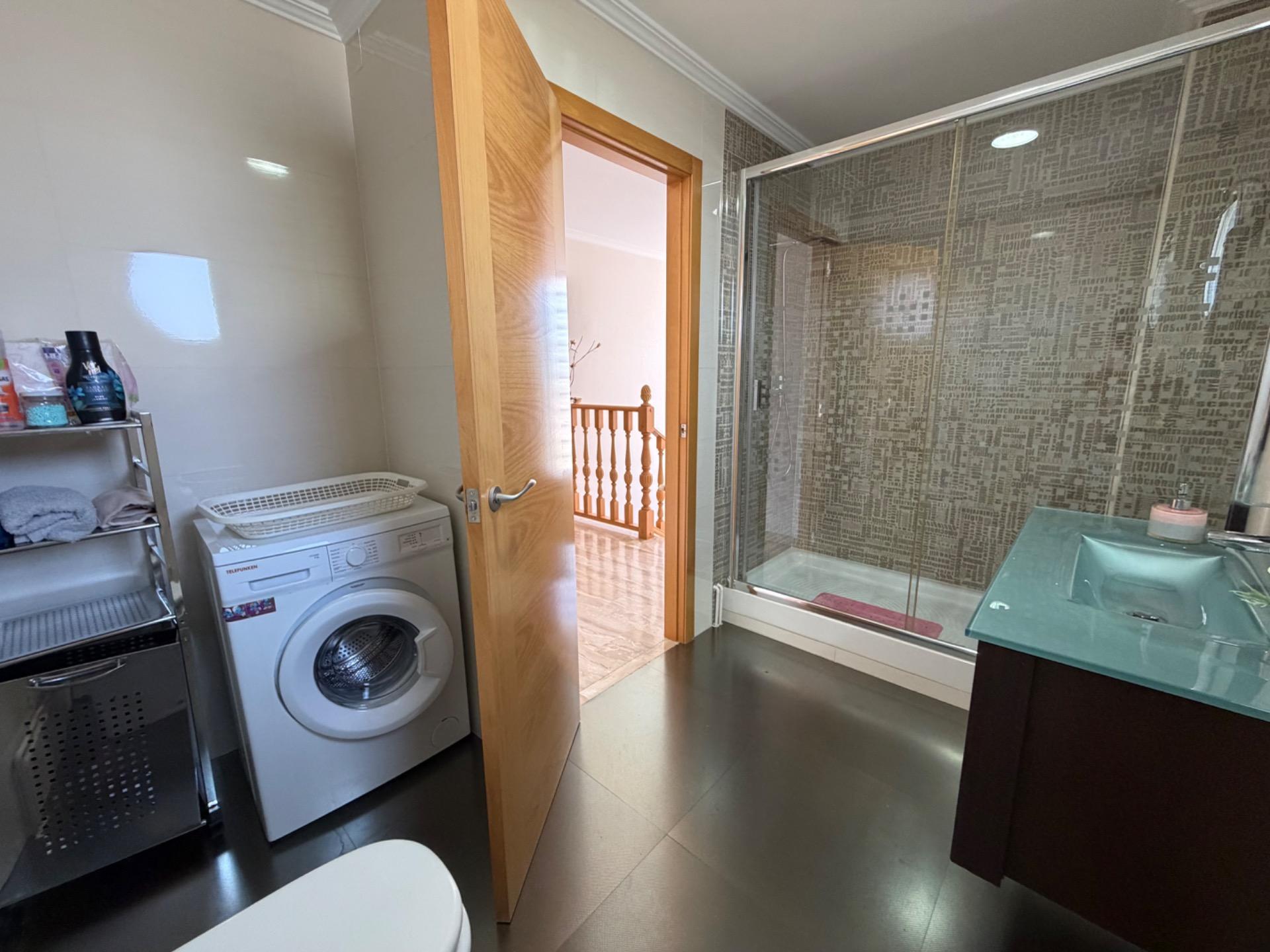 Villa te koop in Riba – Roja de Turia