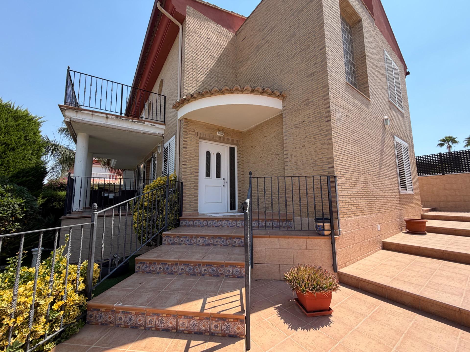 Villa te koop in Riba – Roja de Turia