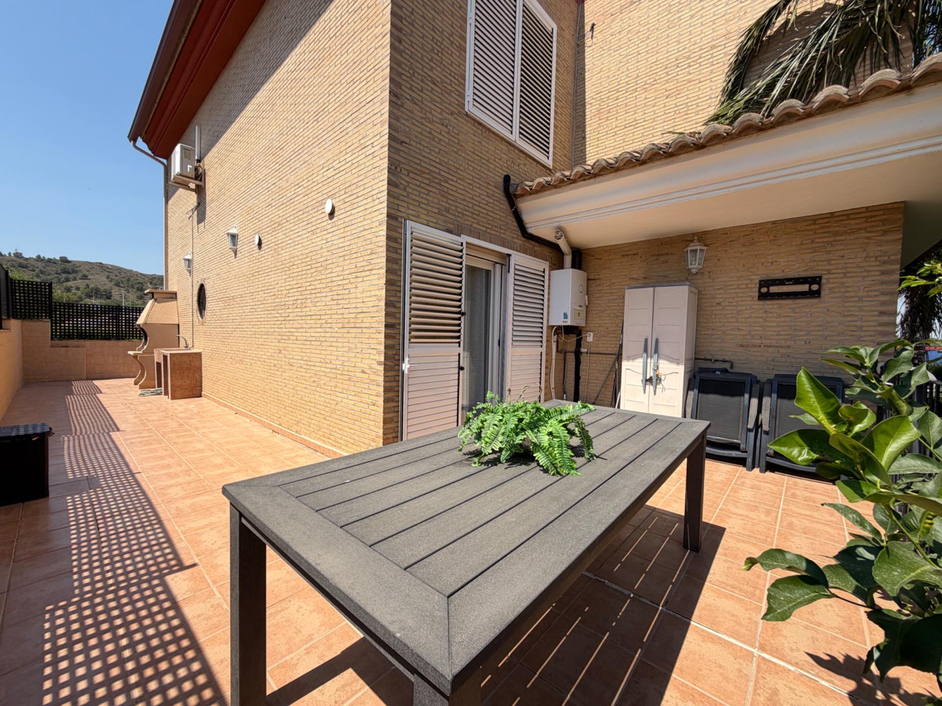 Villa te koop in Riba – Roja de Turia