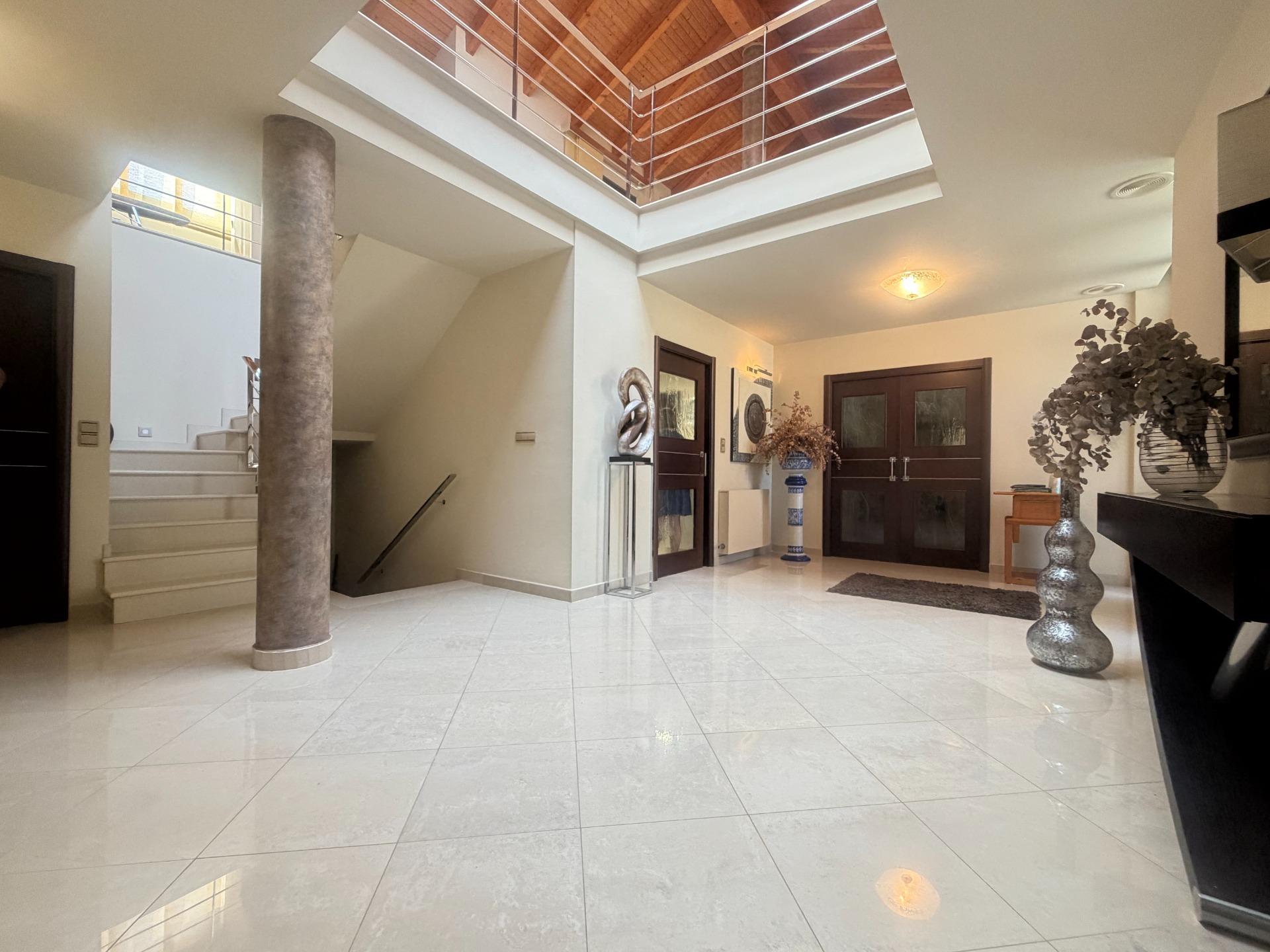 Imposante villa met zwembad in La Pobla de Vallbona