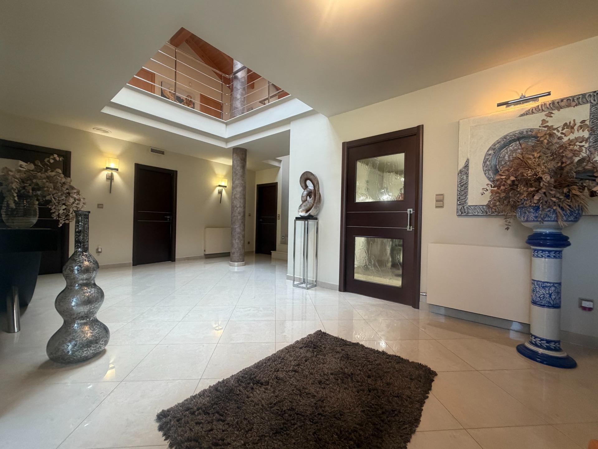 Imposante villa met zwembad in La Pobla de Vallbona