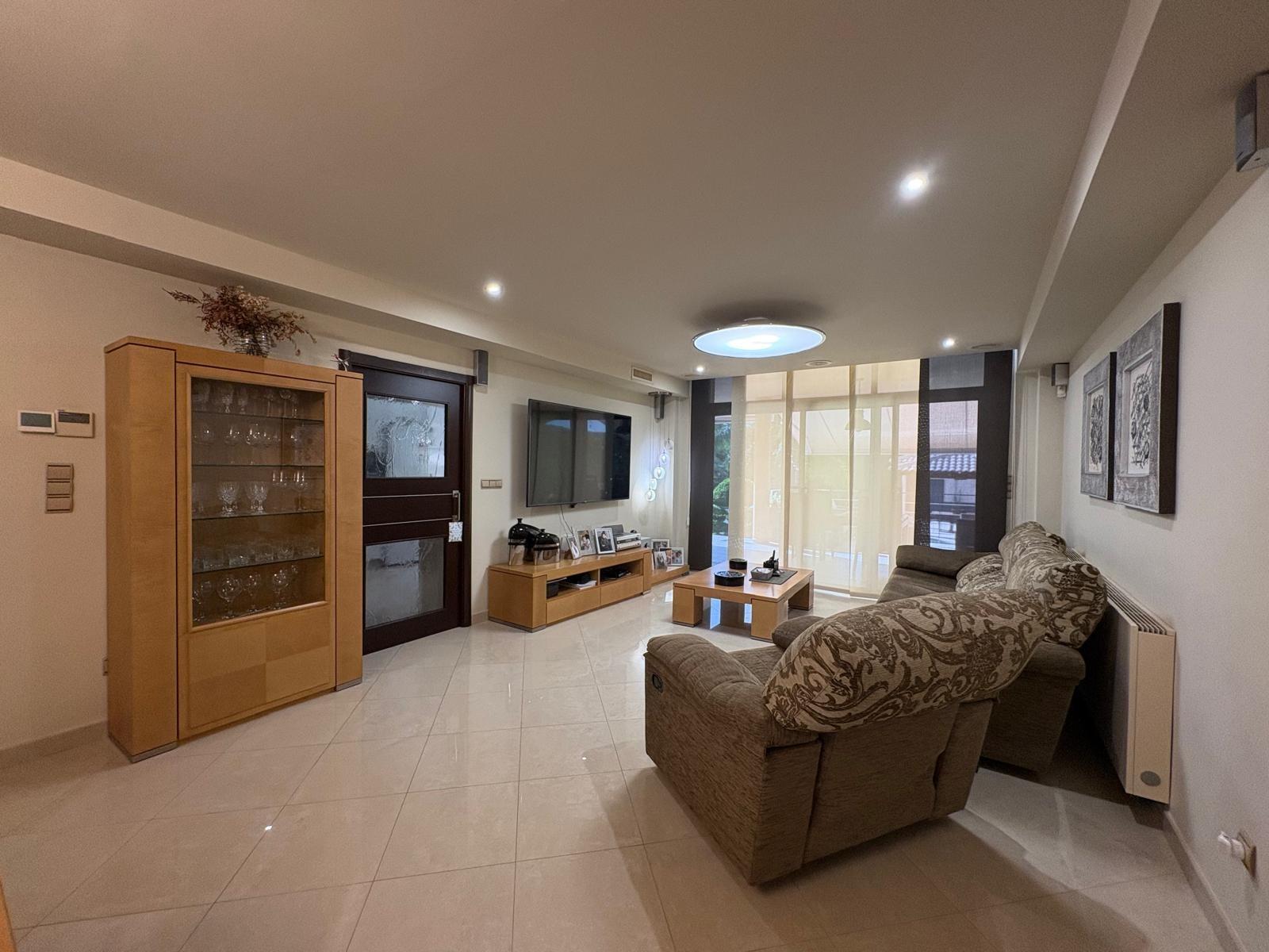 Imposante villa met zwembad in La Pobla de Vallbona