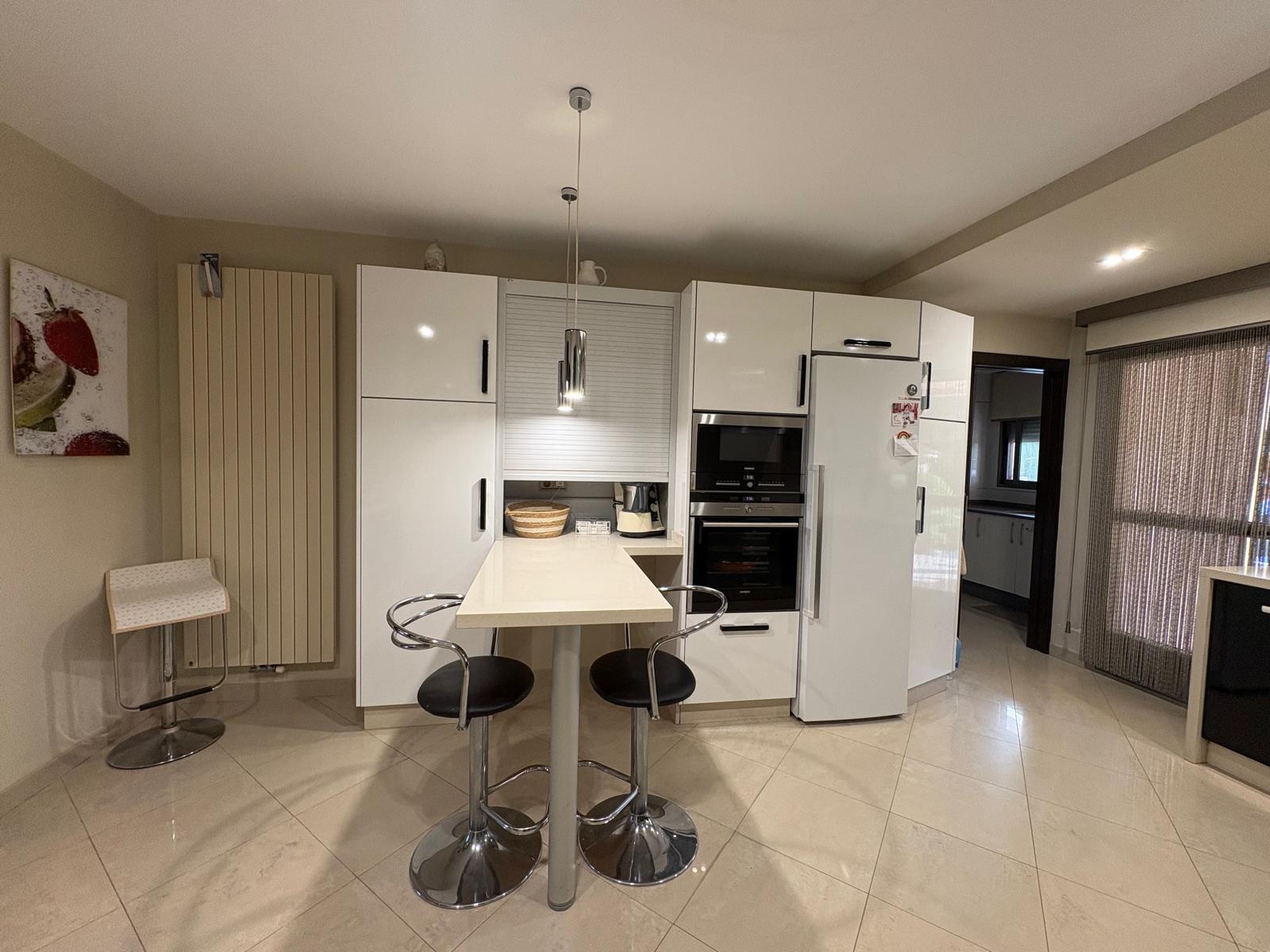 Imposante villa met zwembad in La Pobla de Vallbona