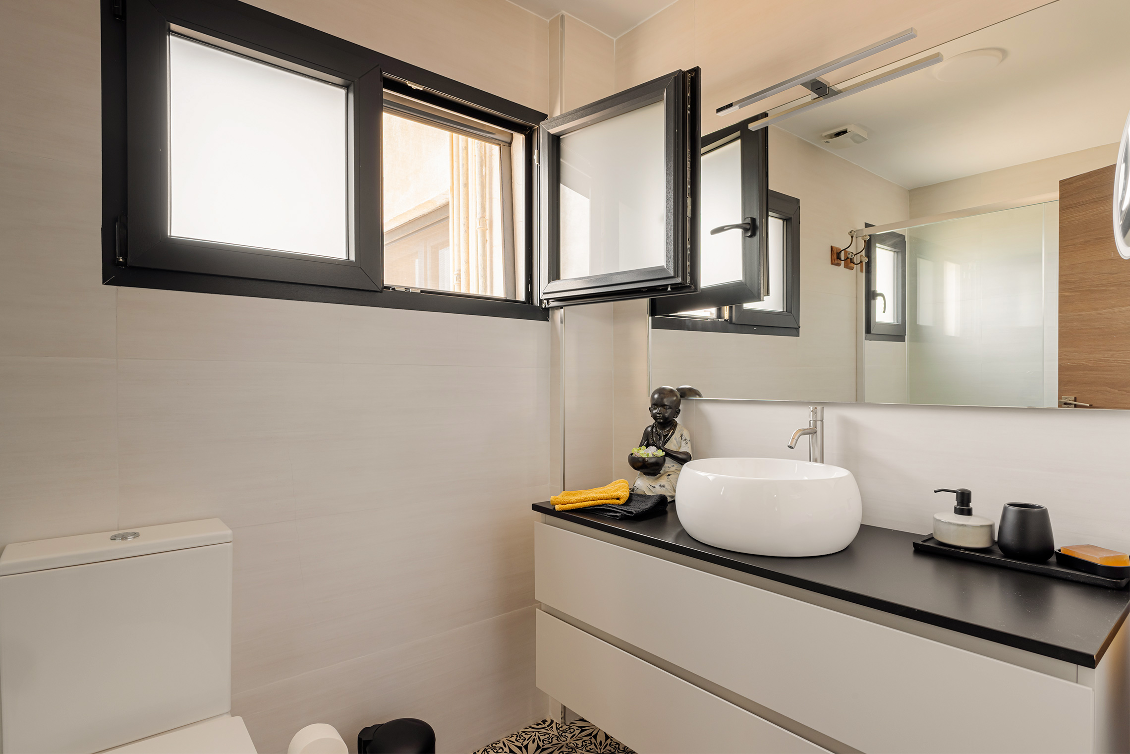Gerenoveerd appartement met terras te koop in Picanya