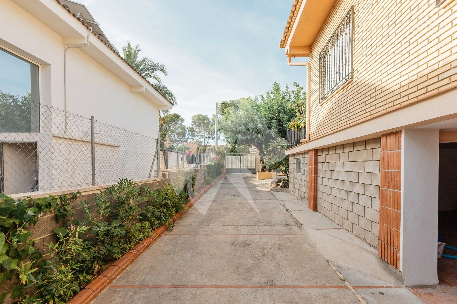 Villa met zwembad te koop in La Cañada – Paterna