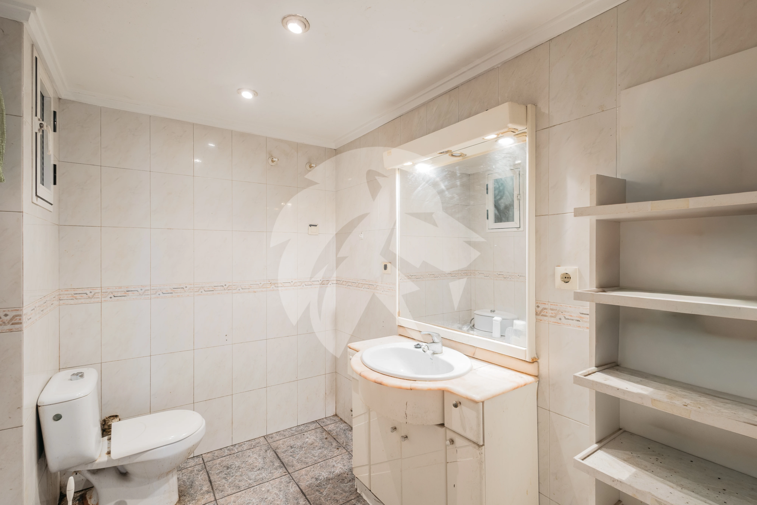 Licht appartement te renoveren in Valencia