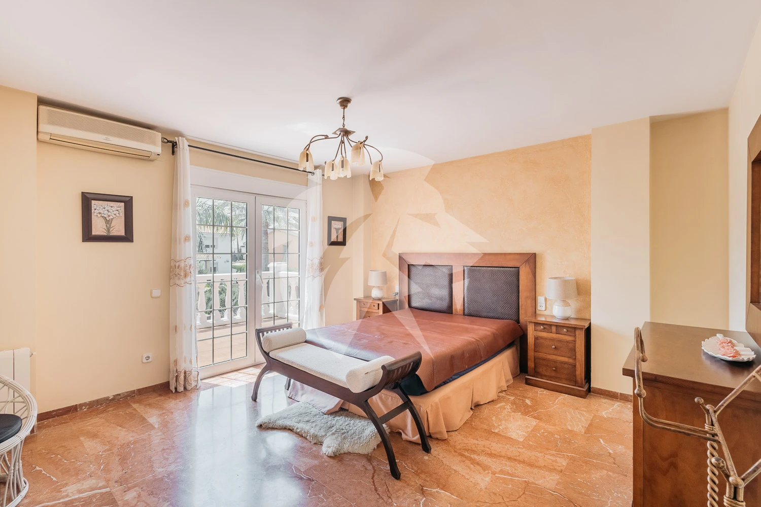 Villa met zwembad te koop in La Eliana