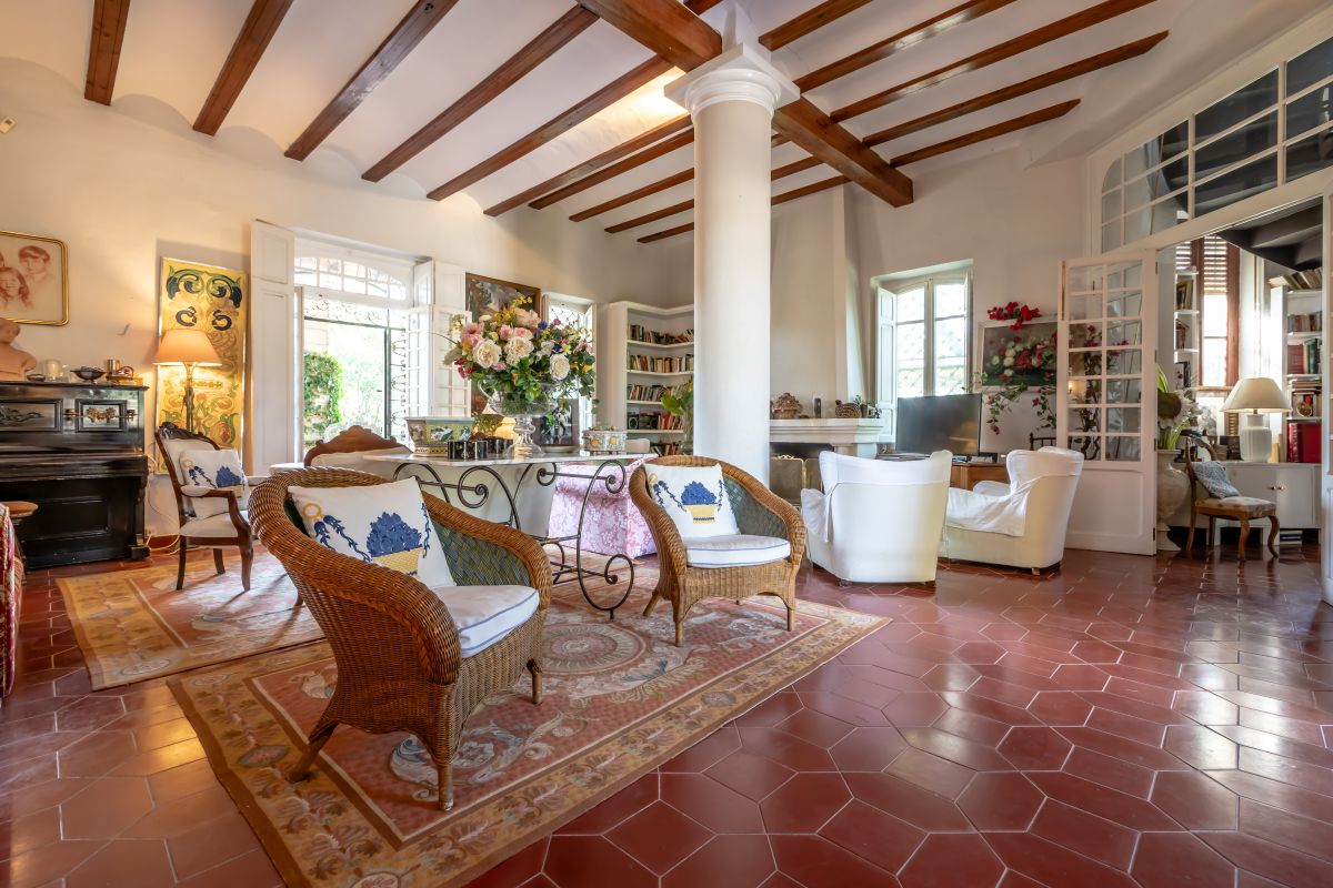 Unieke villa met zwembad te koop in Naquera