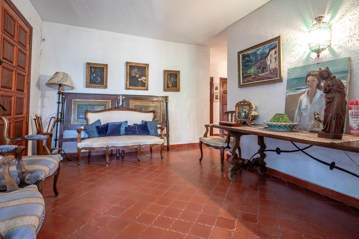 Unieke villa met zwembad te koop in Naquera