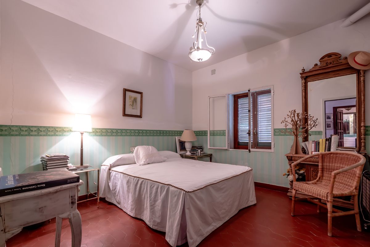 Unieke villa met zwembad te koop in Naquera
