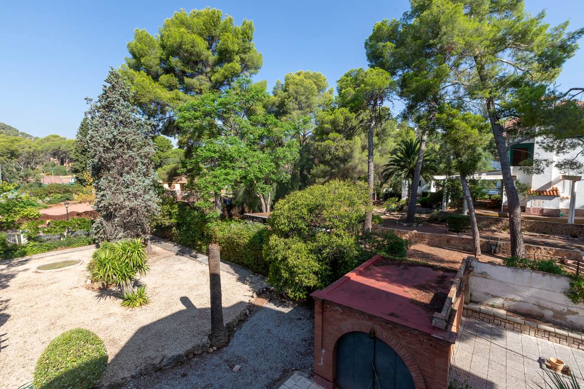 Unieke villa met zwembad te koop in Naquera