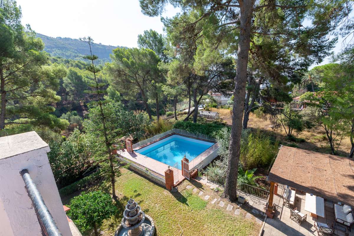 Unieke villa met zwembad te koop in Naquera