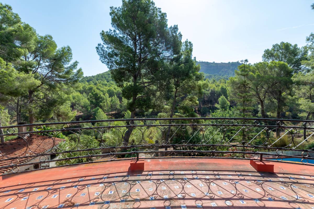 Unieke villa met zwembad te koop in Naquera