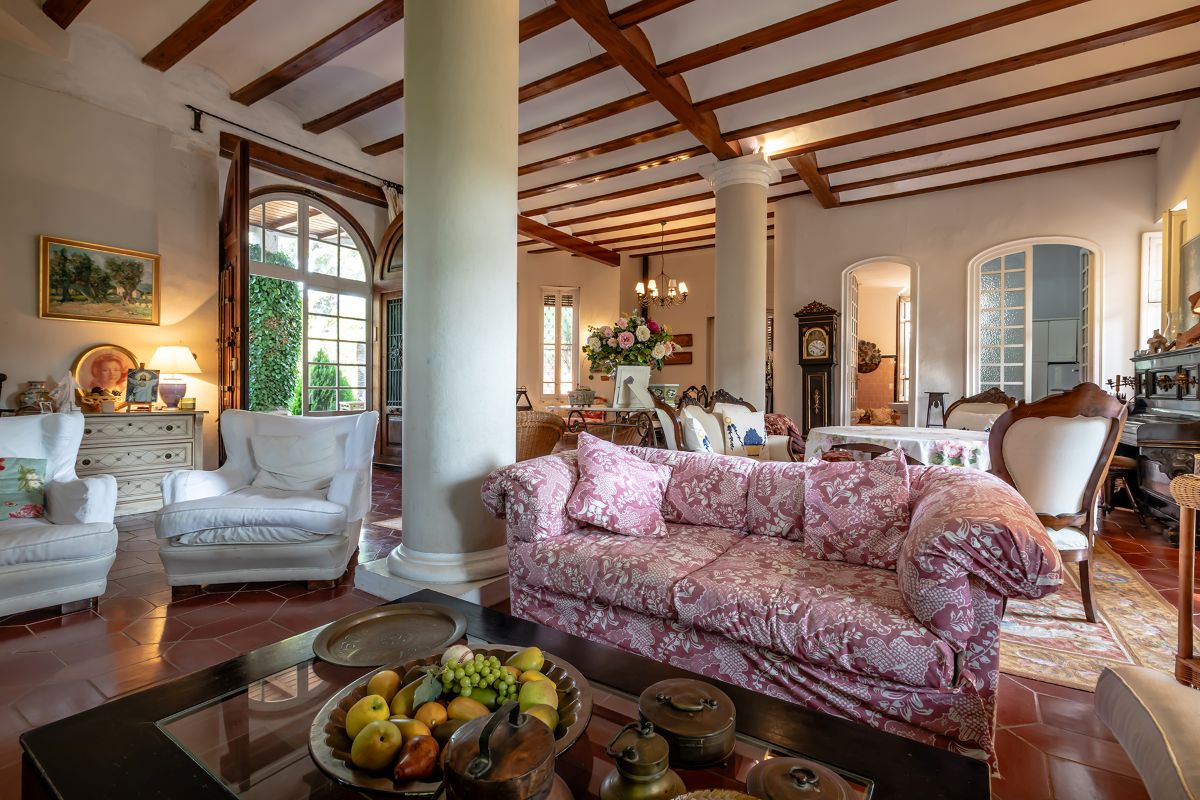 Unieke villa met zwembad te koop in Naquera