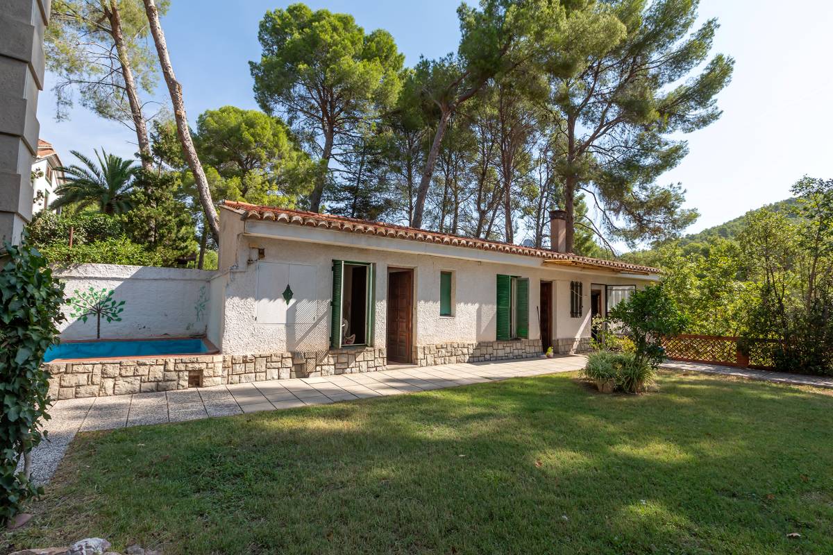 Unieke villa met zwembad te koop in Naquera
