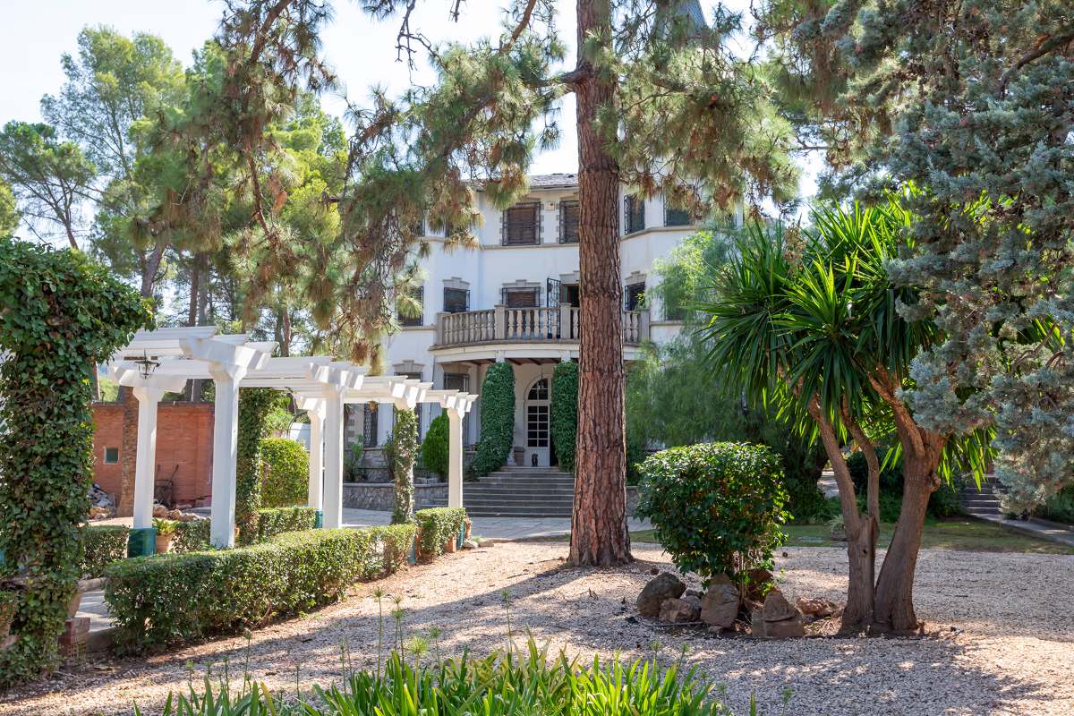 Unieke villa met zwembad te koop in Naquera