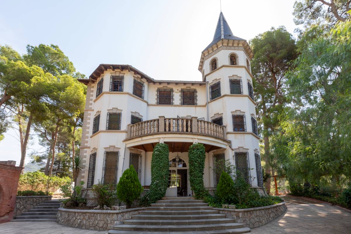 Unieke villa met zwembad te koop in Naquera