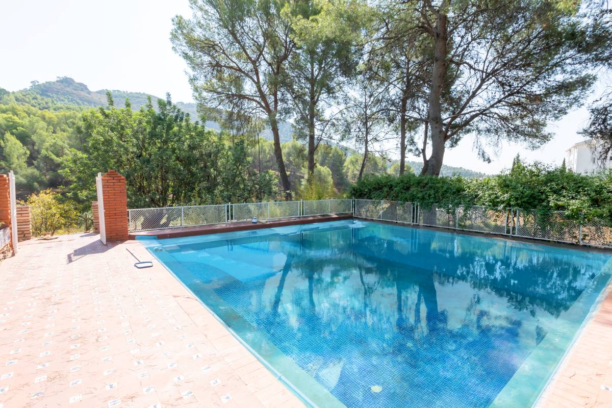 Unieke villa met zwembad te koop in Naquera