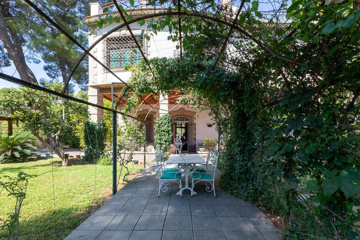 Unieke villa met zwembad te koop in Naquera