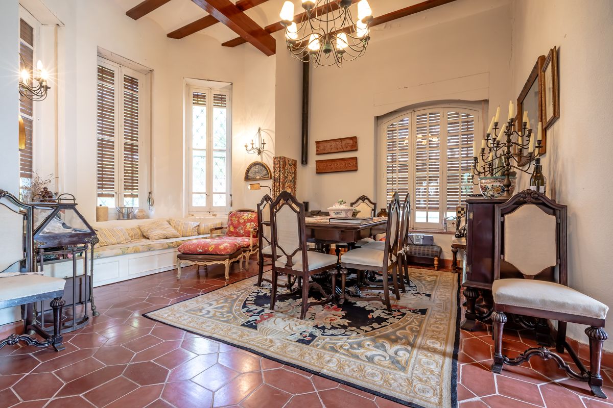 Unieke villa met zwembad te koop in Naquera