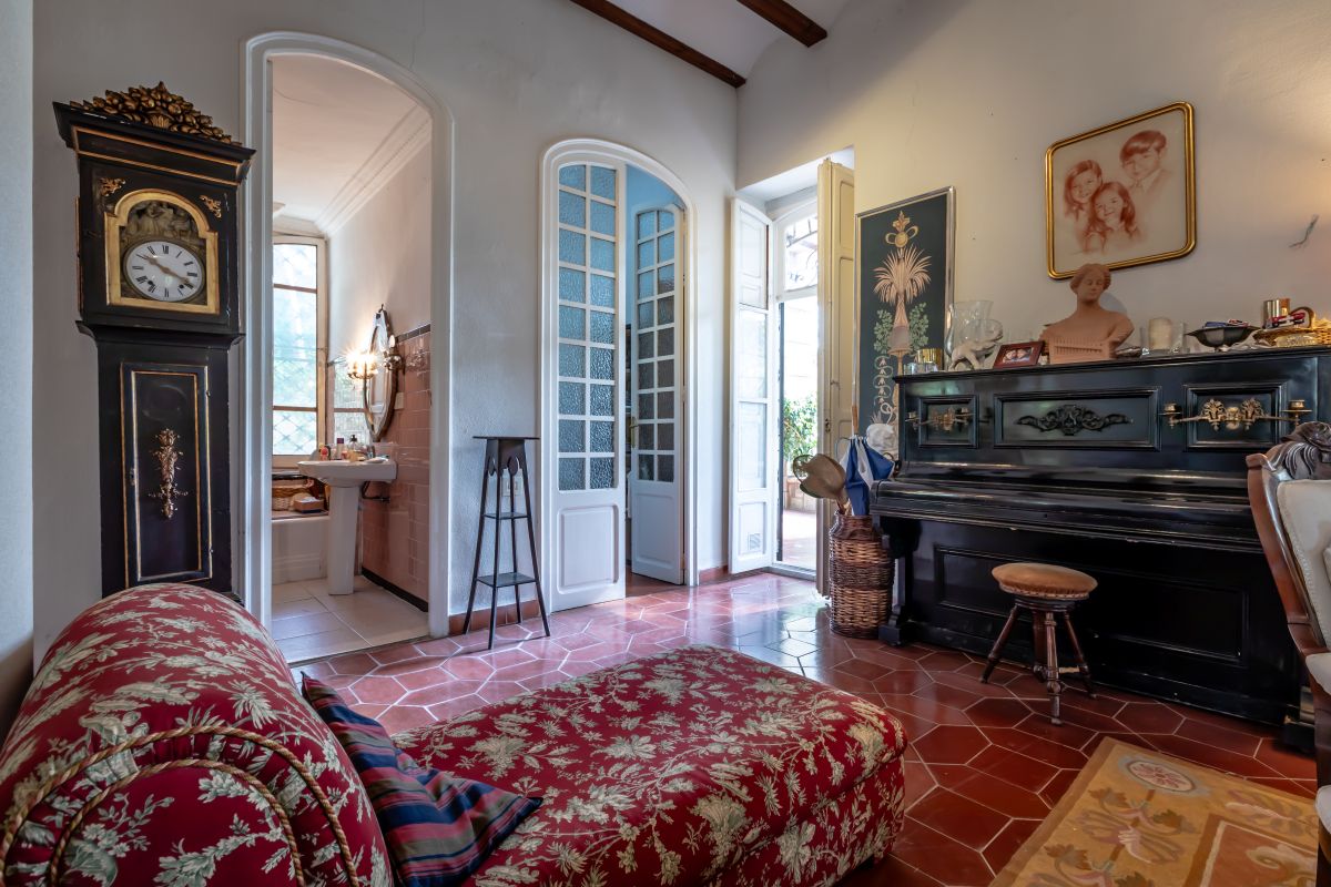 Unieke villa met zwembad te koop in Naquera